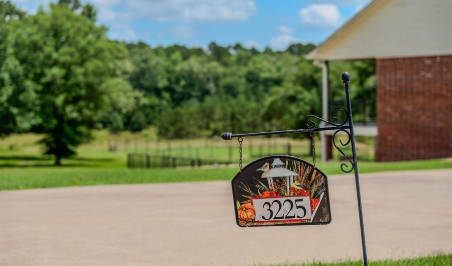 3225 Social Hill Rd, Benton, AR 72015 - 4 Beds, 3 Bath