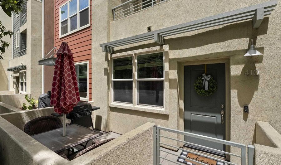 225 Royal Gln Unit #410, Escondido, CA 92025 - 3 Beds, 4 Bath
