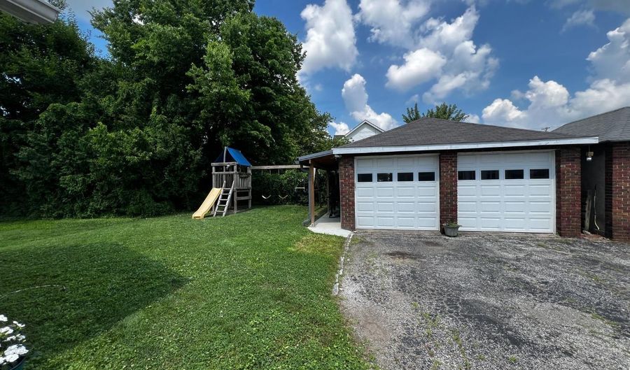 215 N Main St, Batesville, IN 47006 - 3 Beds, 3 Bath