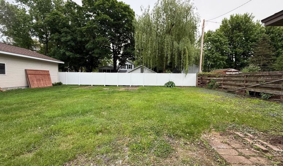 1770 SMITH St, Wisconsin Rapids, WI 54494 - 3 Beds, 2 Bath