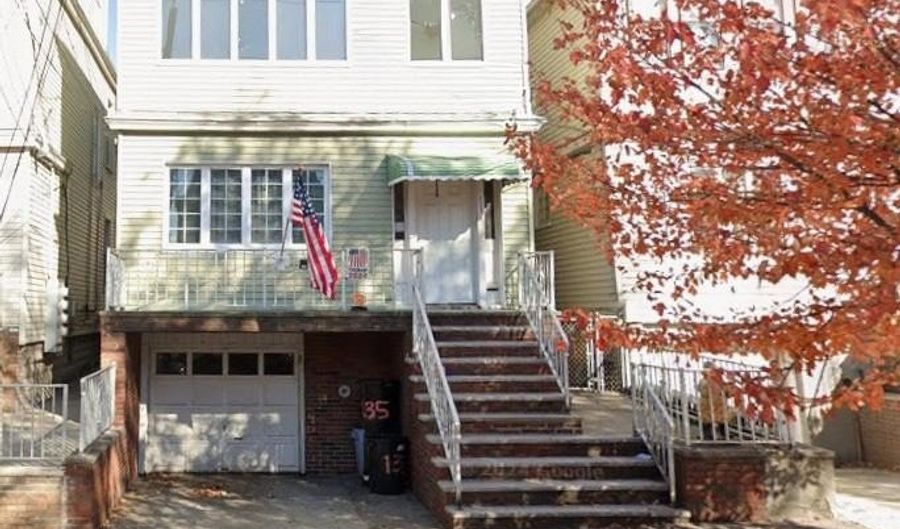 135 W 52ND St, Bayonne, NJ 07002 - 3 Beds, 1 Bath