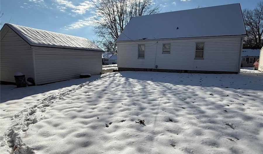 241 Arbor Dr, Alton, IL 62002 - 2 Beds, 1 Bath