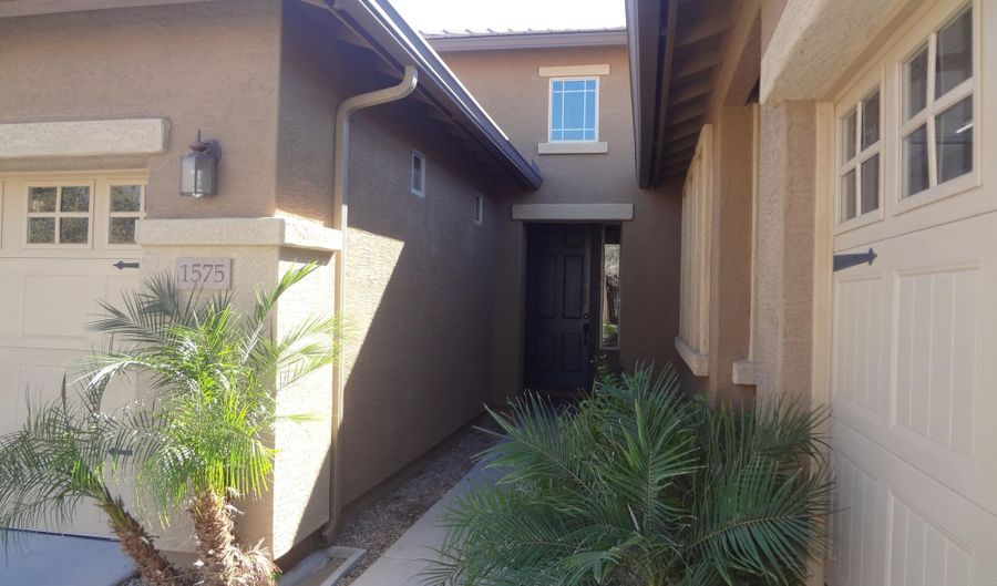 1575 W PELICAN Ct, Chandler, AZ 85286 - 3 Beds, 2 Bath