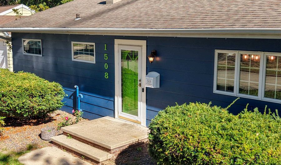 1508 N NICHOLAS St, Appleton, WI 54914 - 4 Beds, 2 Bath