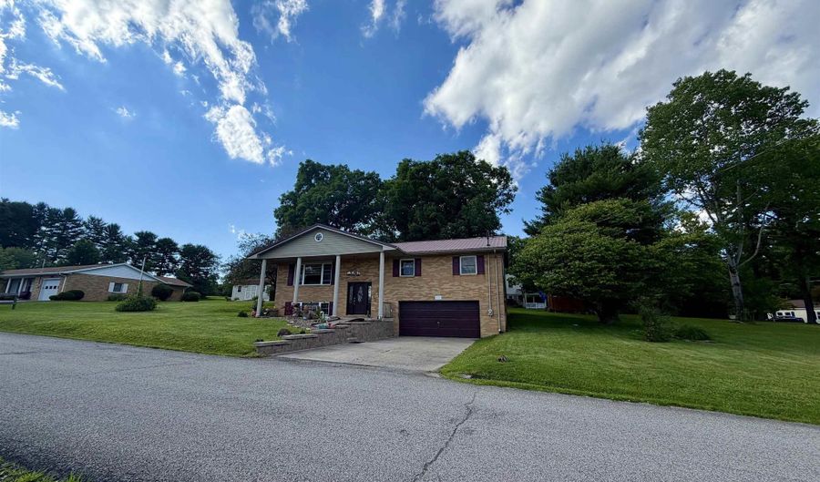 307 Meadow View Dr, Arthurdale, WV 26520 - 3 Beds, 2 Bath