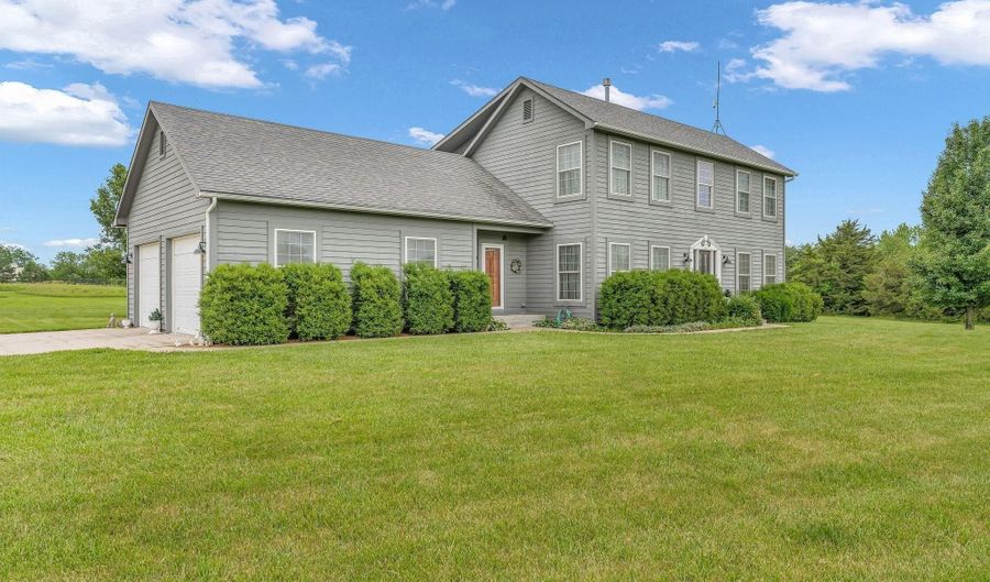 987 N 640 Rd, Baldwin City, KS 66006 - 4 Beds, 3 Bath