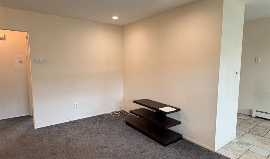12 S Atlantic Ave 46, Aberdeen, NJ 07747 - 1 Beds, 1 Bath