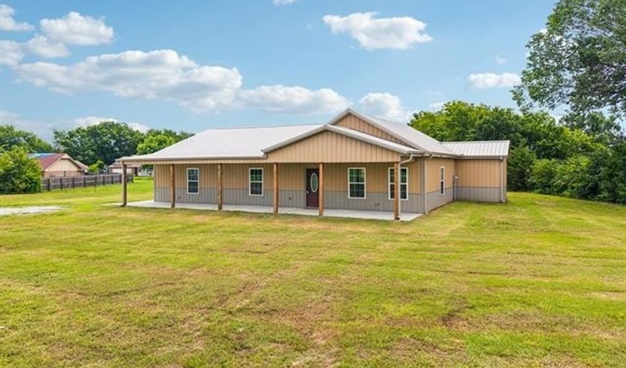1102 W Main St, Beggs, OK 74421 - 3 Beds, 2 Bath