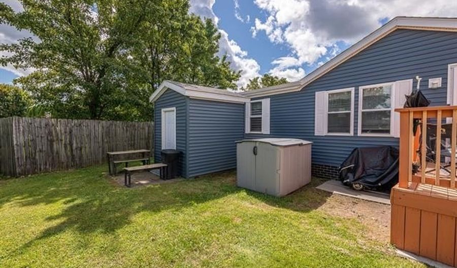 945 Tanner Lndg, Monroe, MI 48161 - 3 Beds, 2 Bath