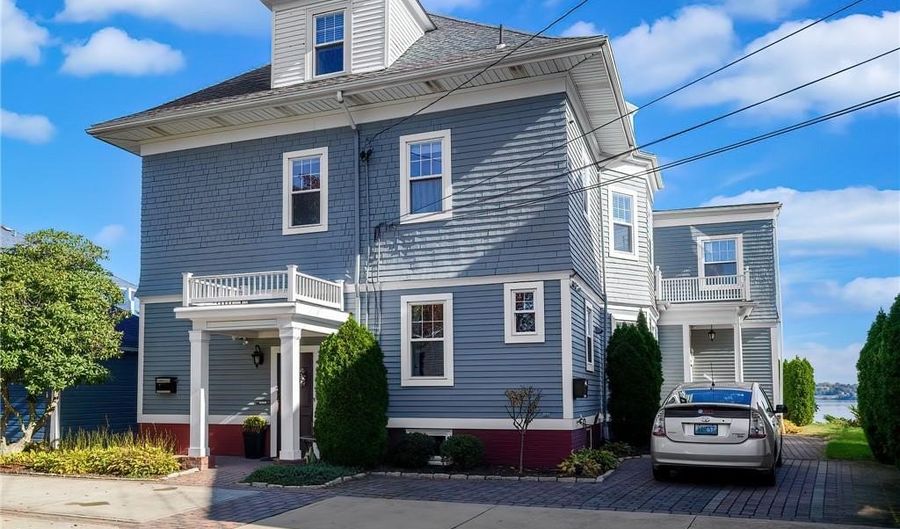 22 Hudson Pl 2, Cranston, RI 02905 - 2 Beds, 1 Bath