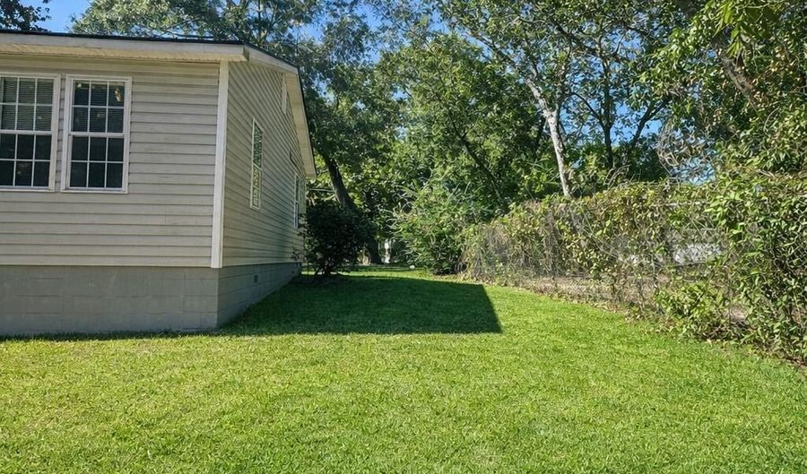 1501 Hogarth St, Beaufort, SC 29902 - 2 Beds, 2 Bath