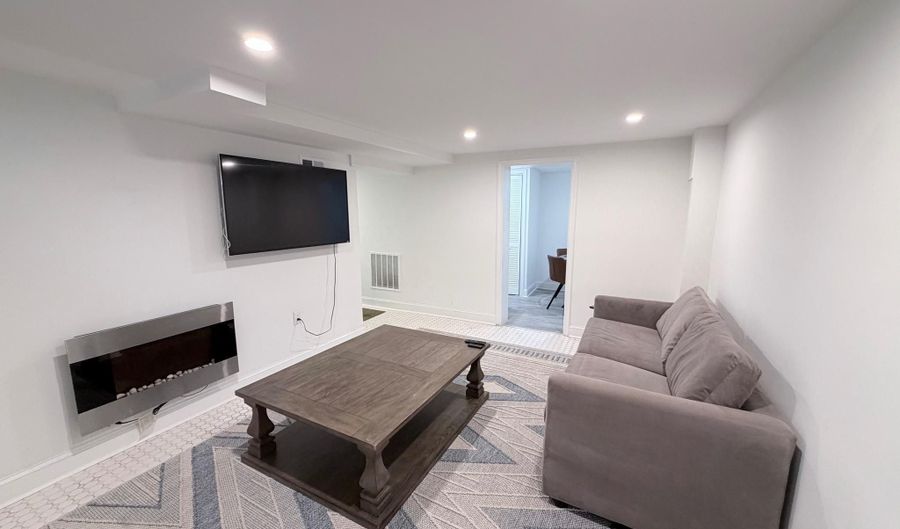 805 MALCOLM X Ave SE, Washington, DC 20032 - 6 Beds, 3 Bath