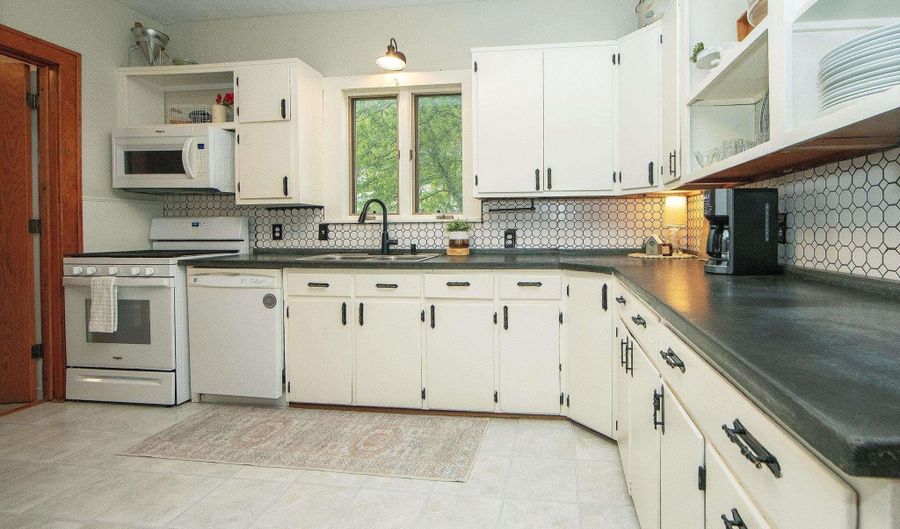 1127 Parriott, Aplington, IA 50604 - 3 Beds, 2 Bath