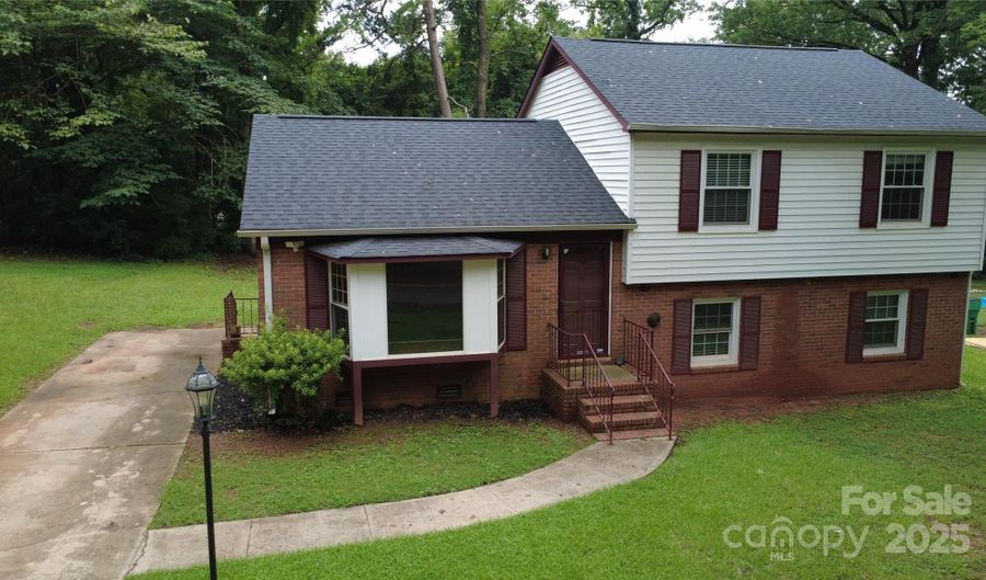 6212 Snowcrest Ct, Charlotte, NC 28212 - 3 Beds, 2 Bath