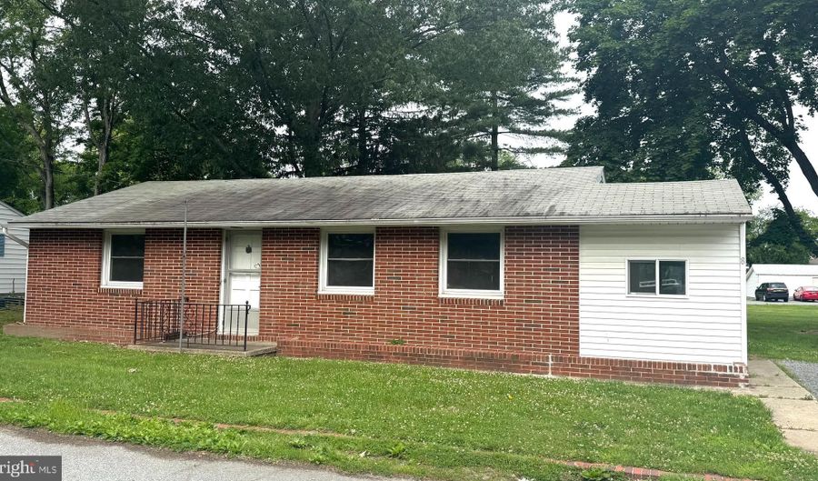 8 EAST St, Camden, DE 19934 - 3 Beds, 1 Bath