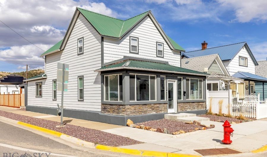 722 W Park, Anaconda, MT 59711 - 3 Beds, 3 Bath