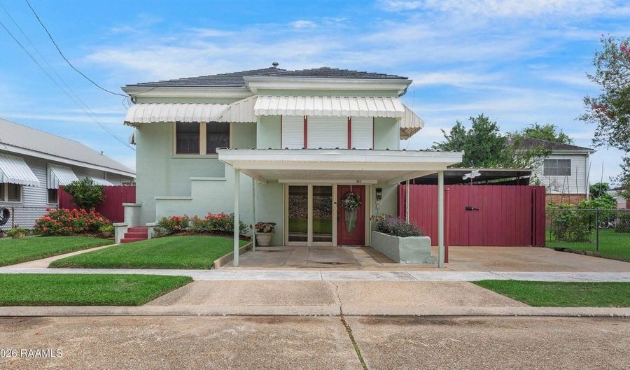 452 Pacific St, Berwick, LA 70342 - 5 Beds, 3 Bath