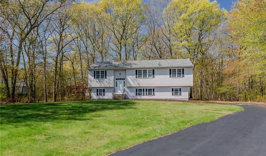136 Hope Hill Ter, Cranston, RI 02921 - 3 Beds, 2 Bath