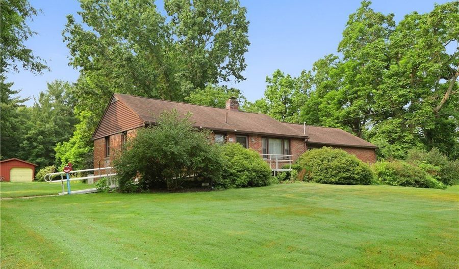 12890 Edison St NE, Alliance, OH 44601 - 3 Beds, 2 Bath