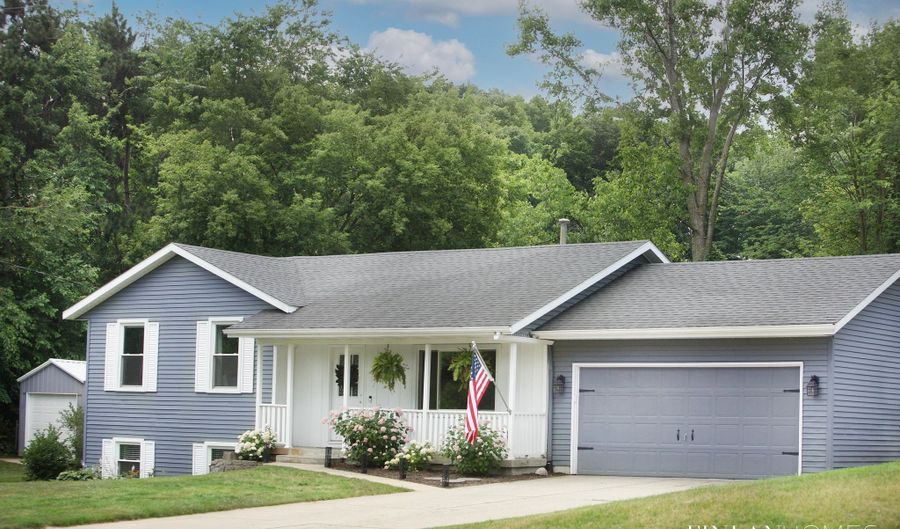 8330 45th St SE, Ada, MI 49301 - 4 Beds, 2 Bath