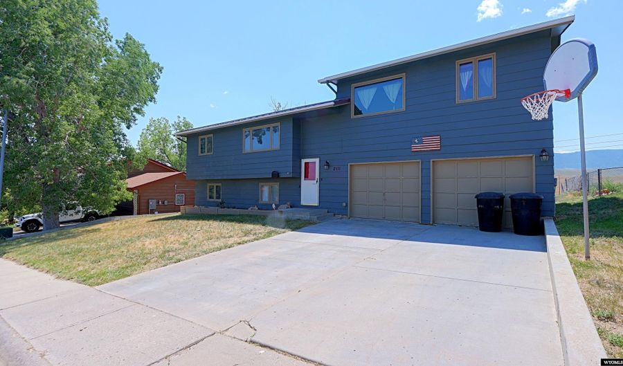 2111 E 24th St, Casper, WY 82601 - 5 Beds, 2 Bath
