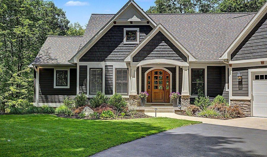 547 Roundtree Dr NE, Ada, MI 49301 - 5 Beds, 5 Bath