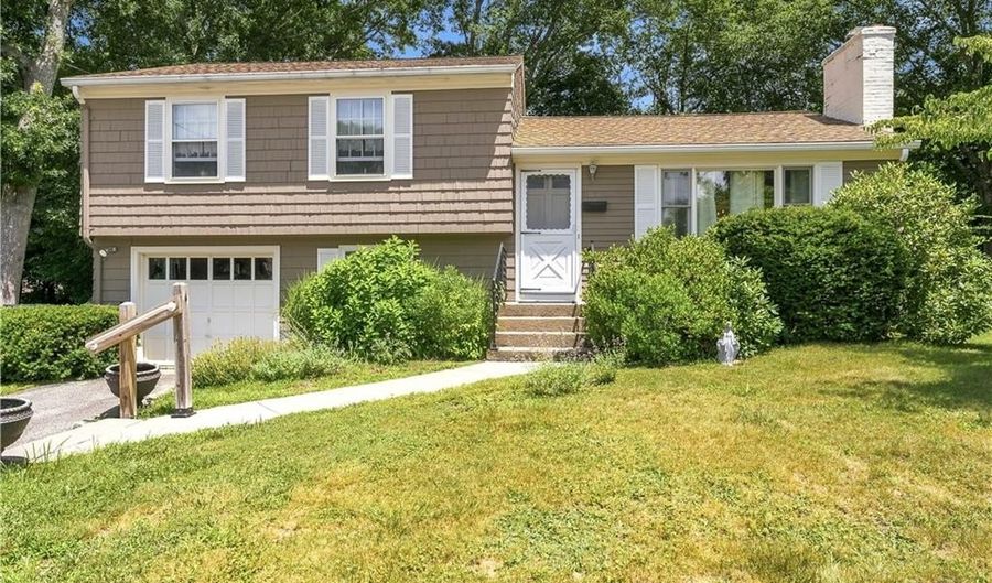 181 Brookside Dr, North Kingstown, RI 02852 - 3 Beds, 2 Bath