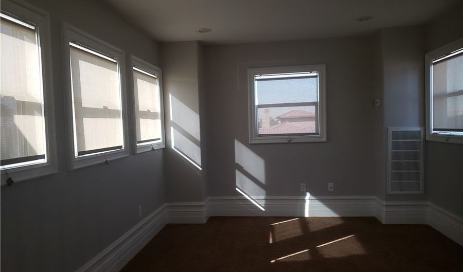469 Via Palermo Dr, Henderson, NV 89011 - 4 Beds, 5 Bath