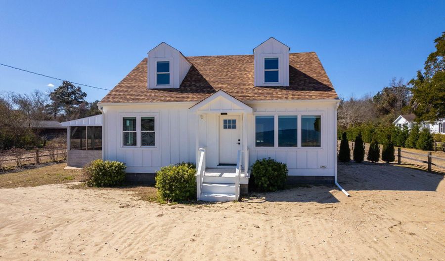 292 Narrow Shore Rd, Aydlett, NC 27916 - 4 Beds, 1 Bath