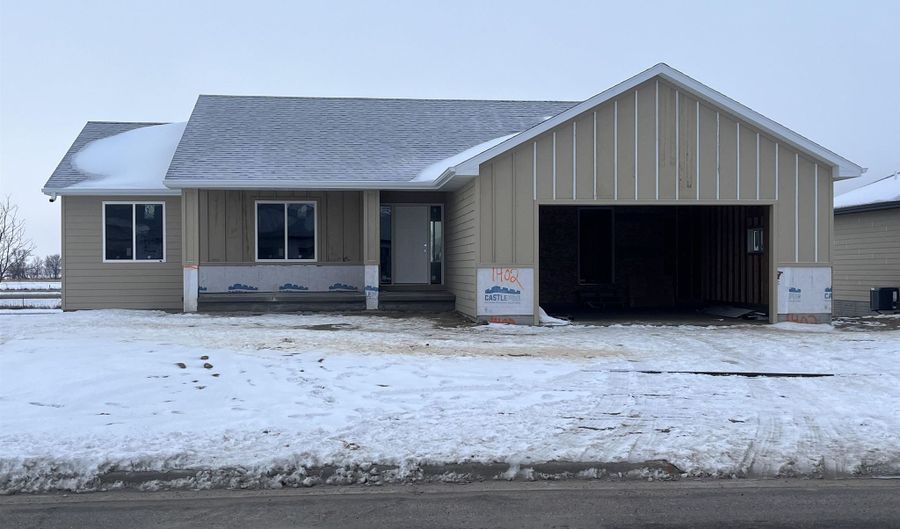 1402 Country Club Dr, Elk Point, SD 57025 - 3 Beds, 2 Bath