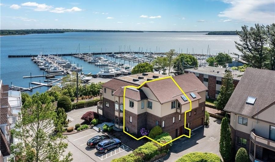 3976 Post Rd, Warwick, RI 02886 - 1 Beds, 2 Bath