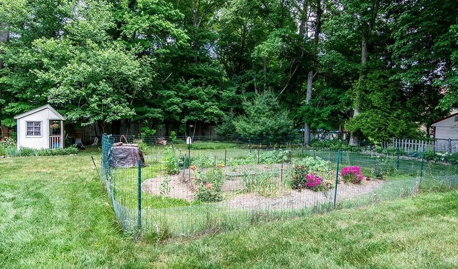 5 Lions Dr, Coventry, RI 02816 - 3 Beds, 2 Bath