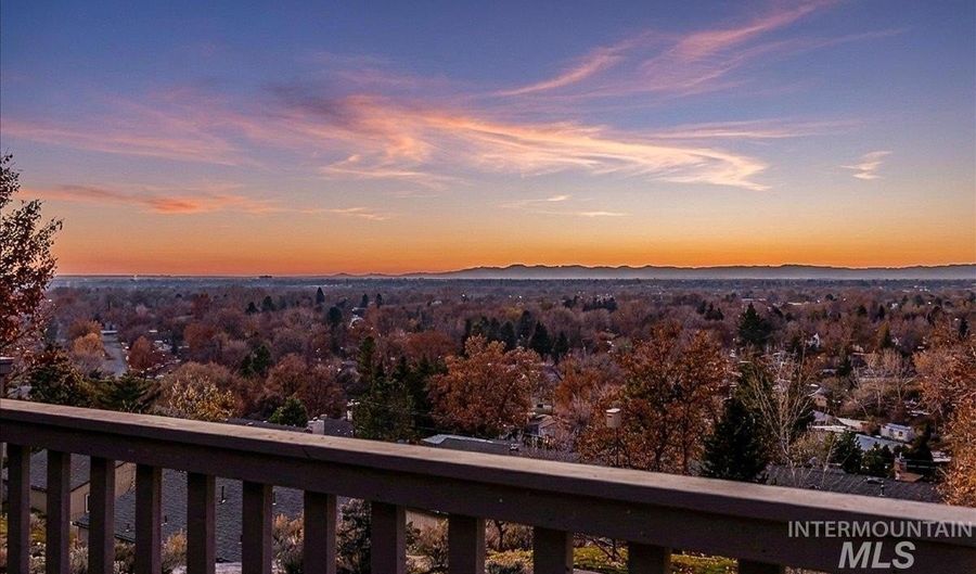 4955 N Bitterbrush Dr, Boise, ID 83703 - 4 Beds, 3 Bath