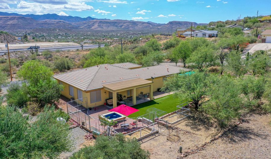 33250 S SUMMIT Dr, Black Canyon City, AZ 85324 - 2 Beds, 2 Bath