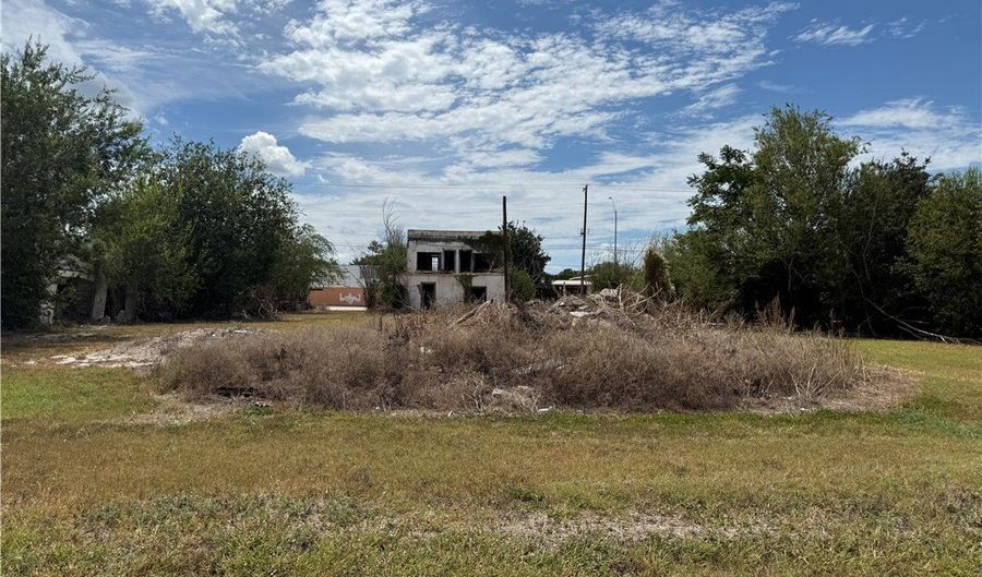 66 N Johnson St, Alice, TX 78332 - 0 Beds, 0 Bath