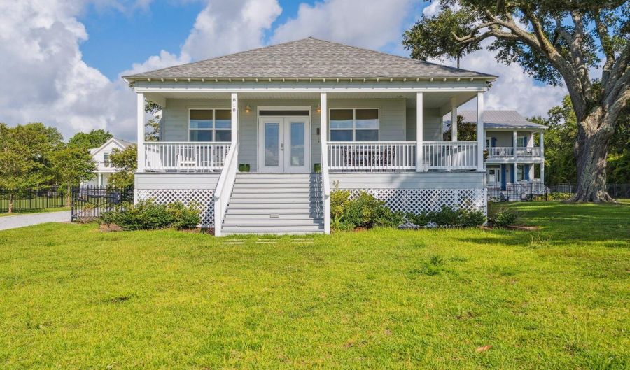 810 S Beach Blvd, Bay St. Louis, MS 39520 - 3 Beds, 4 Bath