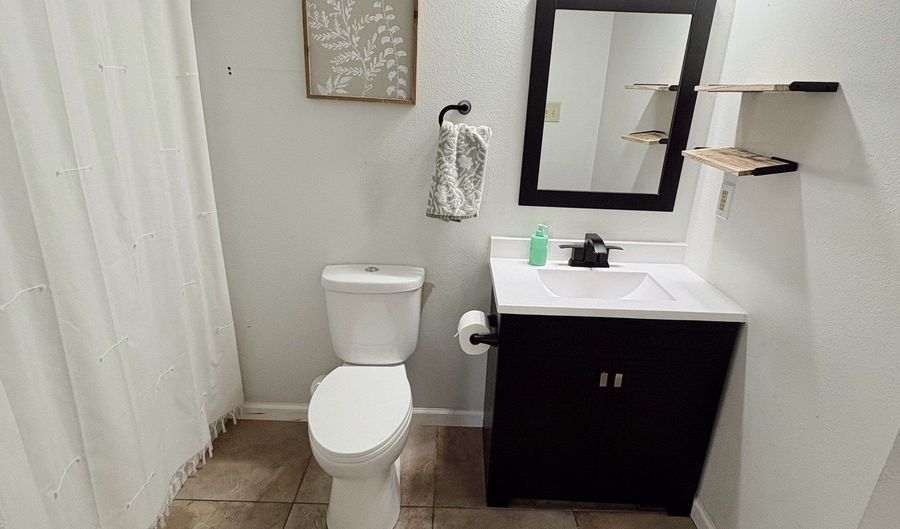 6826 Earlswood Dr, Indianapolis, IN 46217 - 3 Beds, 3 Bath