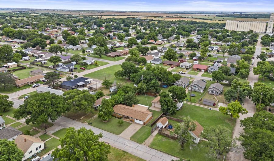 1008 Center St, Alva, OK 73717 - 3 Beds, 2 Bath