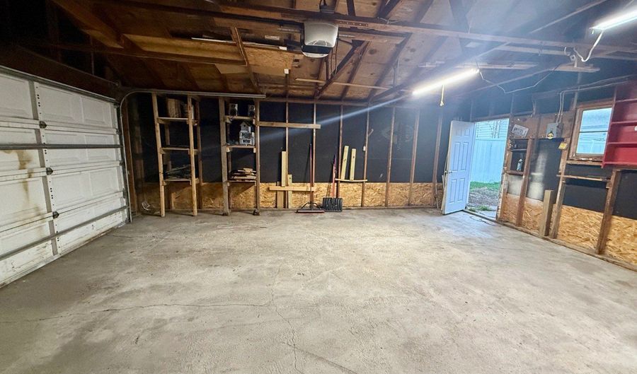 939 S 4th St, Albion, NE 68620 - 3 Beds, 2 Bath