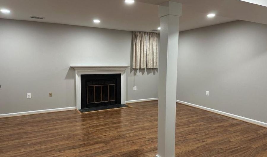 4506 SHOAL CREEK Ct, Alexandria, VA 22312 - 3 Beds, 4 Bath