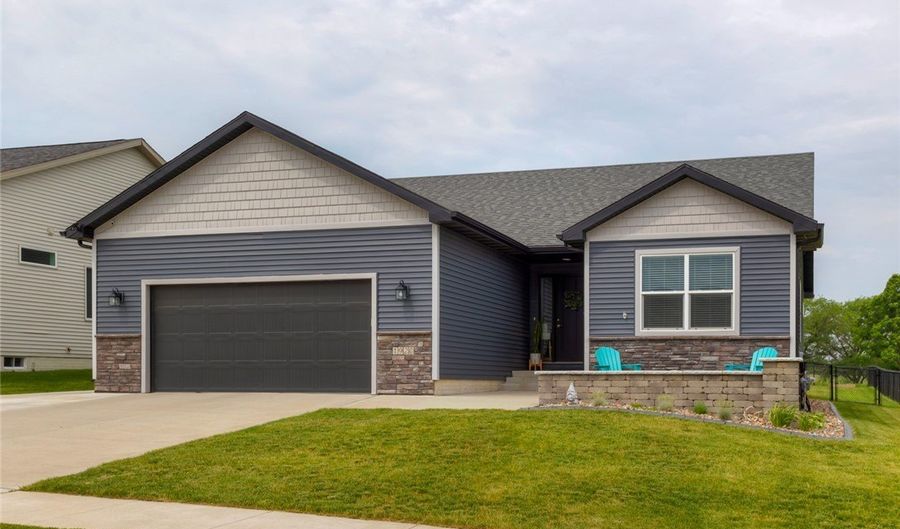 1920 Roebling Rd, Adel, IA 50003 - 4 Beds, 3 Bath