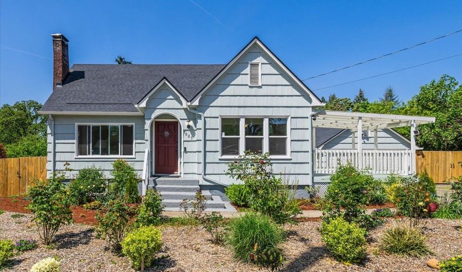 5625 SE JENNINGS Ave, Milwaukie, OR 97267 - 5 Beds, 3 Bath