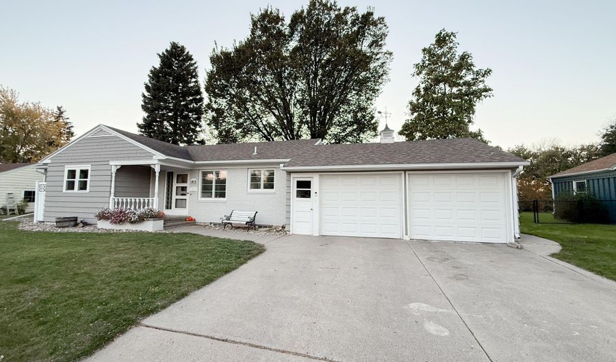 1415 N 2nd St, Aberdeen, SD 57401 - 4 Beds, 2 Bath