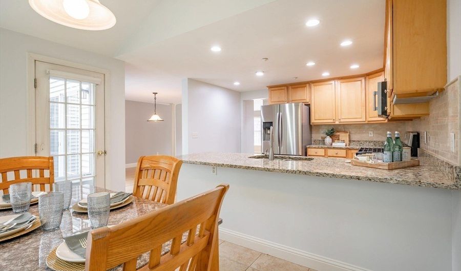 18 Eldon Way A, Atkinson, NH 03811 - 2 Beds, 4 Bath
