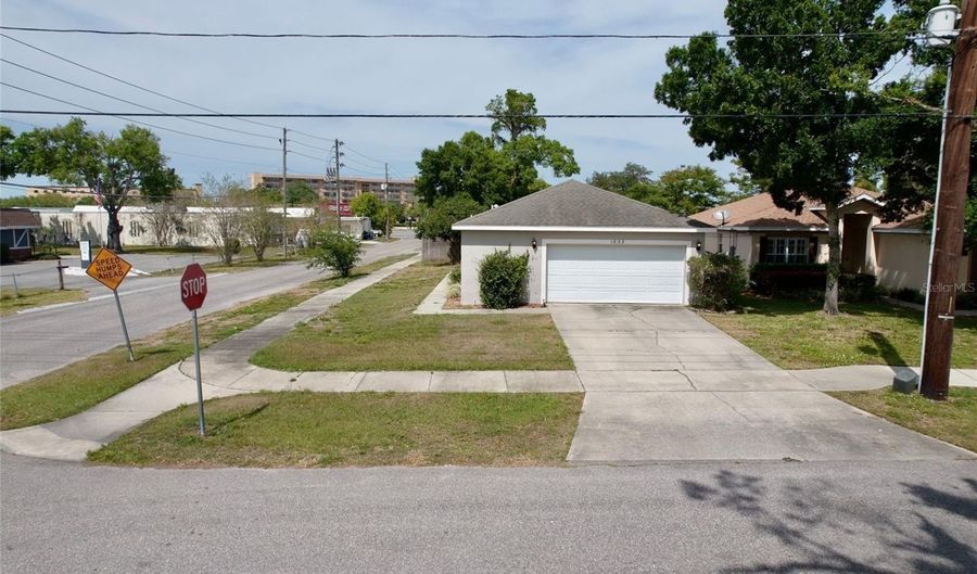 1833 COURTLAND St, Orlando, FL 32804 - 3 Beds, 2 Bath