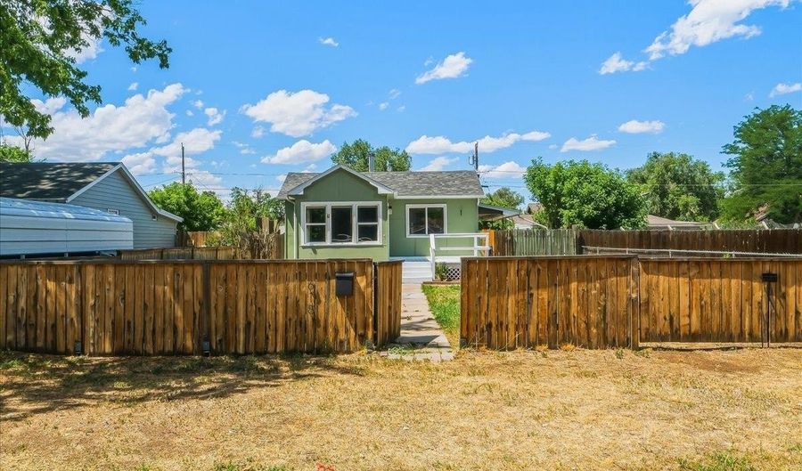 618 E 7TH St, Cheyenne, WY 82007 - 3 Beds, 2 Bath