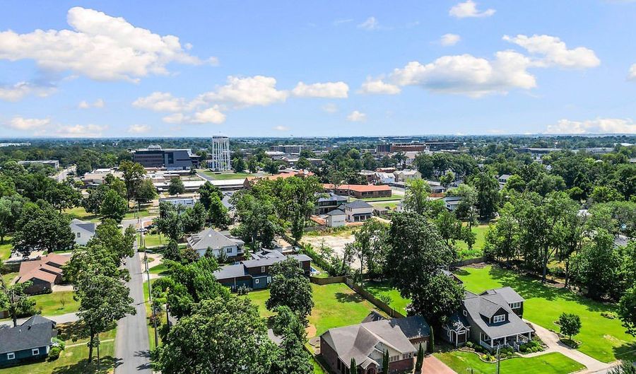 210 NW F St, Bentonville, AR 72712 - 2 Beds, 2 Bath
