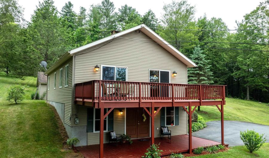 156 Sherwood Cir, Brattleboro, VT 05301 - 4 Beds, 3 Bath