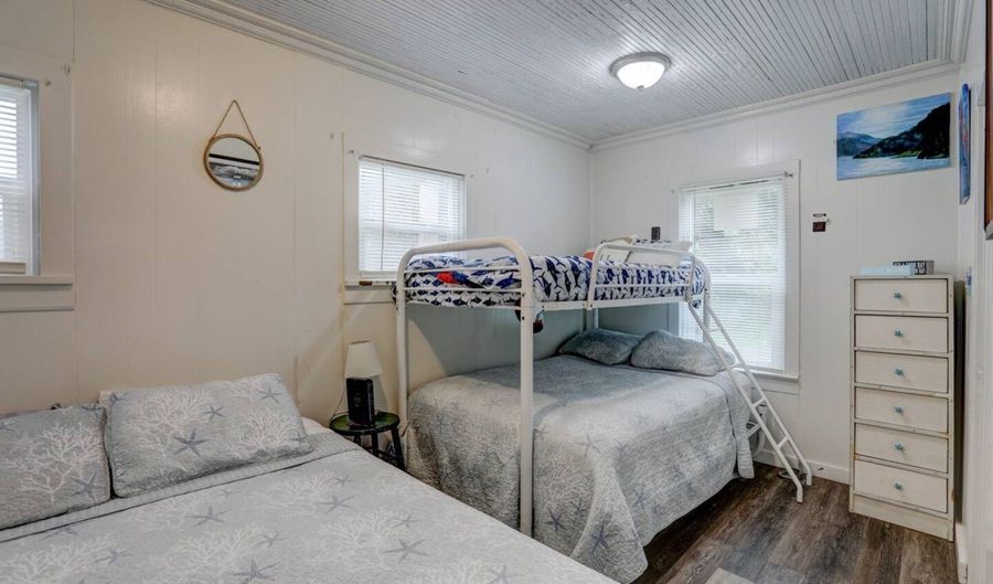 317 N Beacon St, Rockaway Beach, OR 97136 - 1 Beds, 1 Bath