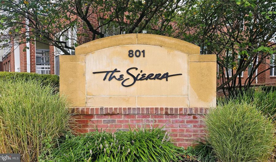 801 S GREENBRIER St 412, Arlington, VA 22204 - 2 Beds, 2 Bath